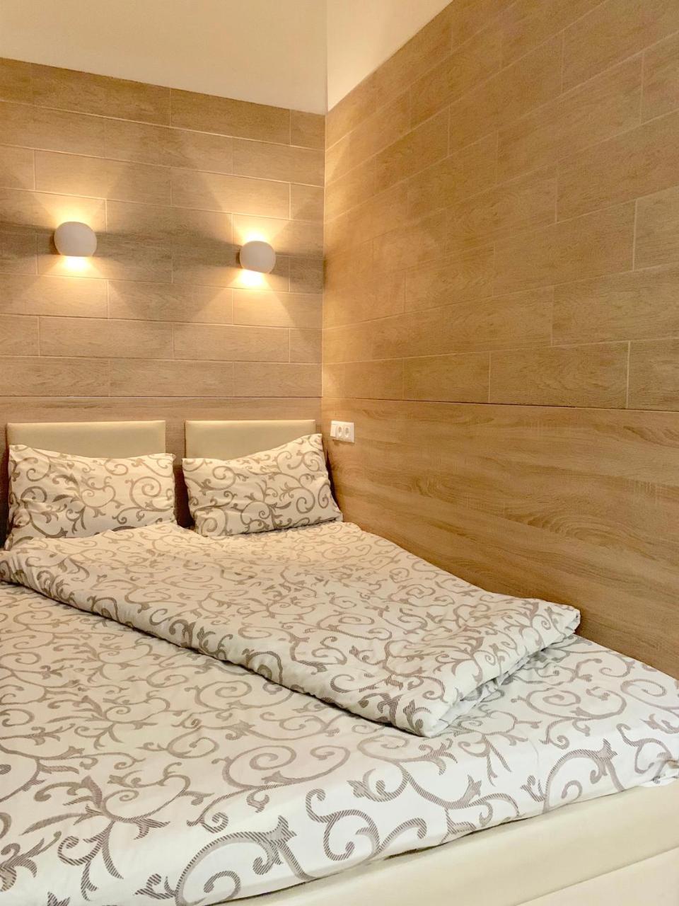 Невелика Smart Квартира В Центрі Для Пари Lviv Exteriör bild